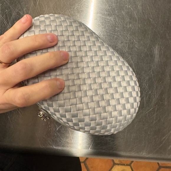 Grey satin cross weave pill box egg shaped purse vintage with tags never used - Picture 5 of 8